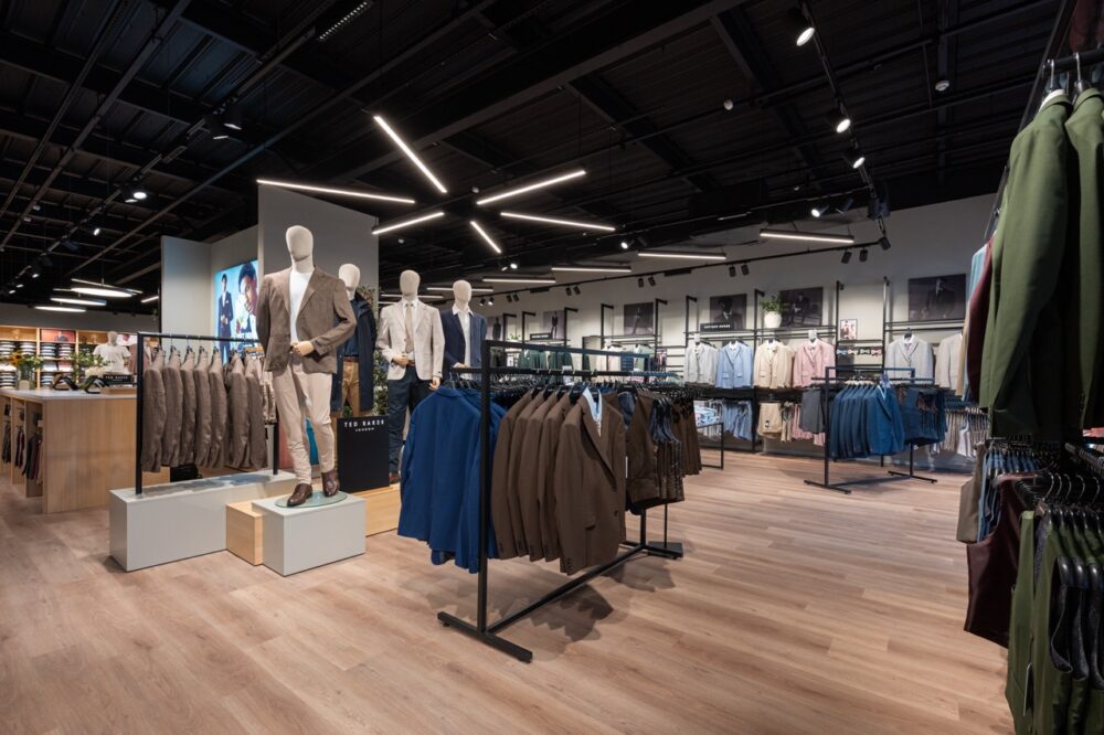 Suit Direct Cheshire Oaks 506 Large