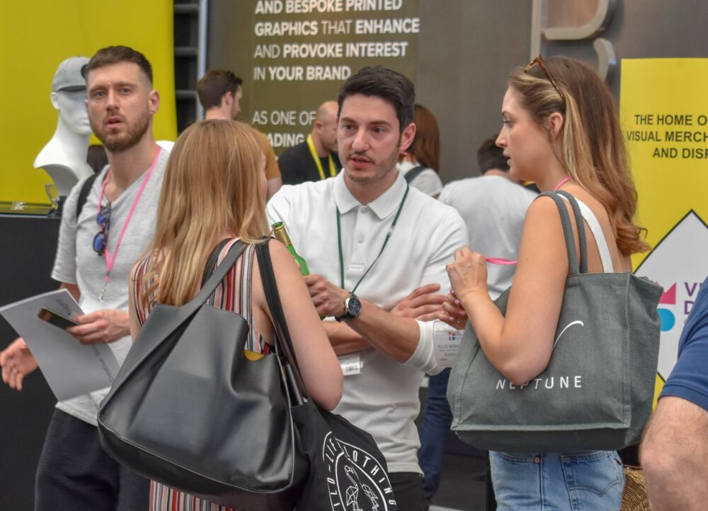 VM Display Show 23 Large