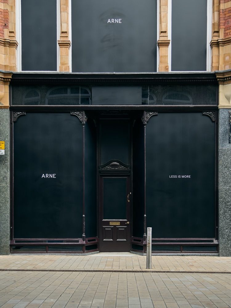 Arne Victoria Leeds 2 Large