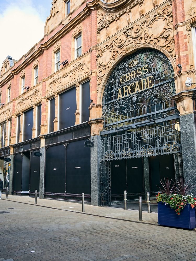 Arne Victoria Leeds 4 Large